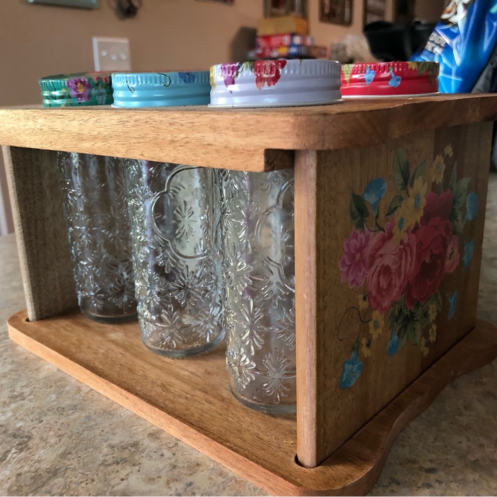 Pioneer Women Solid wood spice rack, beautiful colors and flowers!